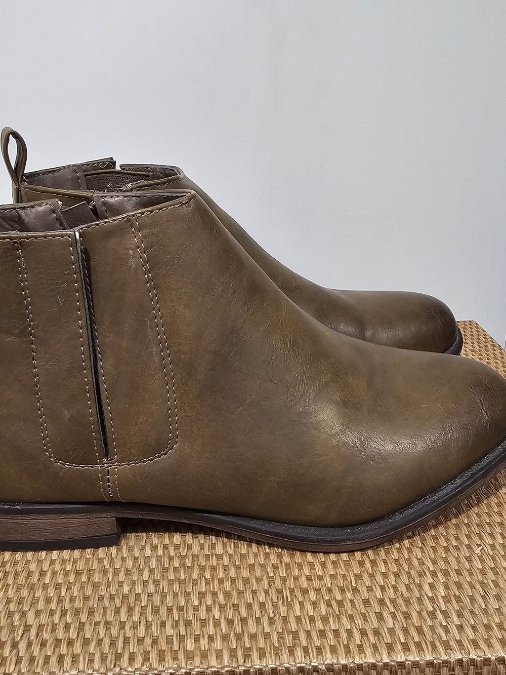 Olive Green Chelsea Ankle Boots Sz.7 Minimalist Low Heel  Casual Boho Festival - Picture 6 of 13